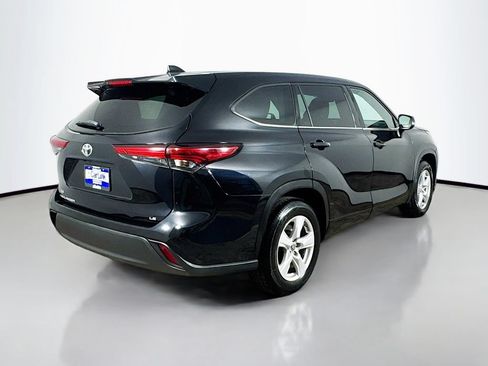 Used 2020 Toyota Highlander LE FWD image 8