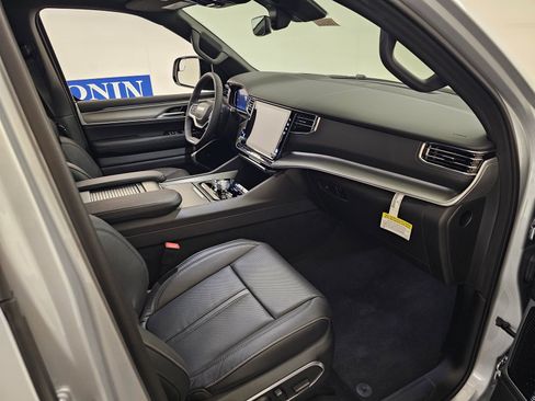 New 2026 Jeep Grand Wagoneer L Limited AWD/4WD image 37