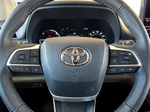 Used 2026 Toyota Sienna XLE FWD image 27