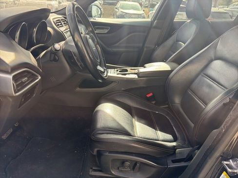 Used 2017 Jaguar F-PACE Prestige image 16
