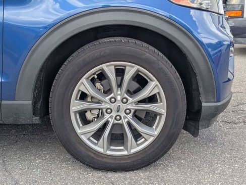 Used 2021 Ford Explorer XLT w/ Equipment Group 202A RWD image 12
