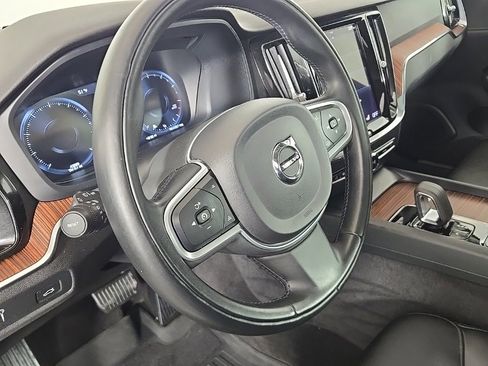 Certified 2022 Volvo S60 B5 Momentum w/ Premium Package image 17