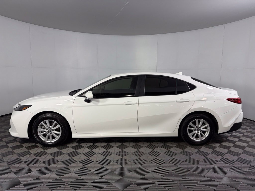Used 2026 Toyota Camry LE FWD image 10