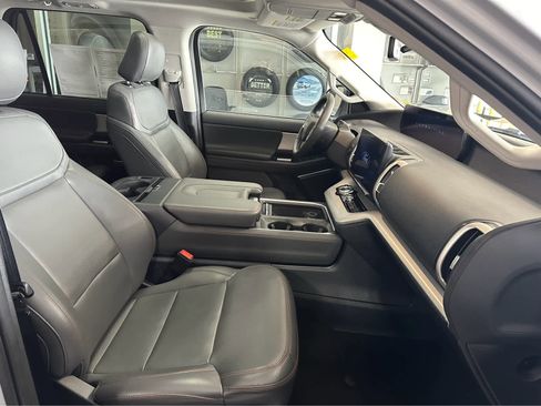 Used 2025 Ford Expedition Active image 51