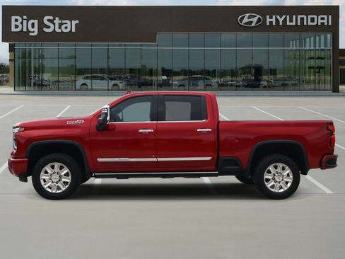 Used 2025 Chevrolet Silverado 2500 High Country w/ High Country Premium Package AWD/4WD image 2