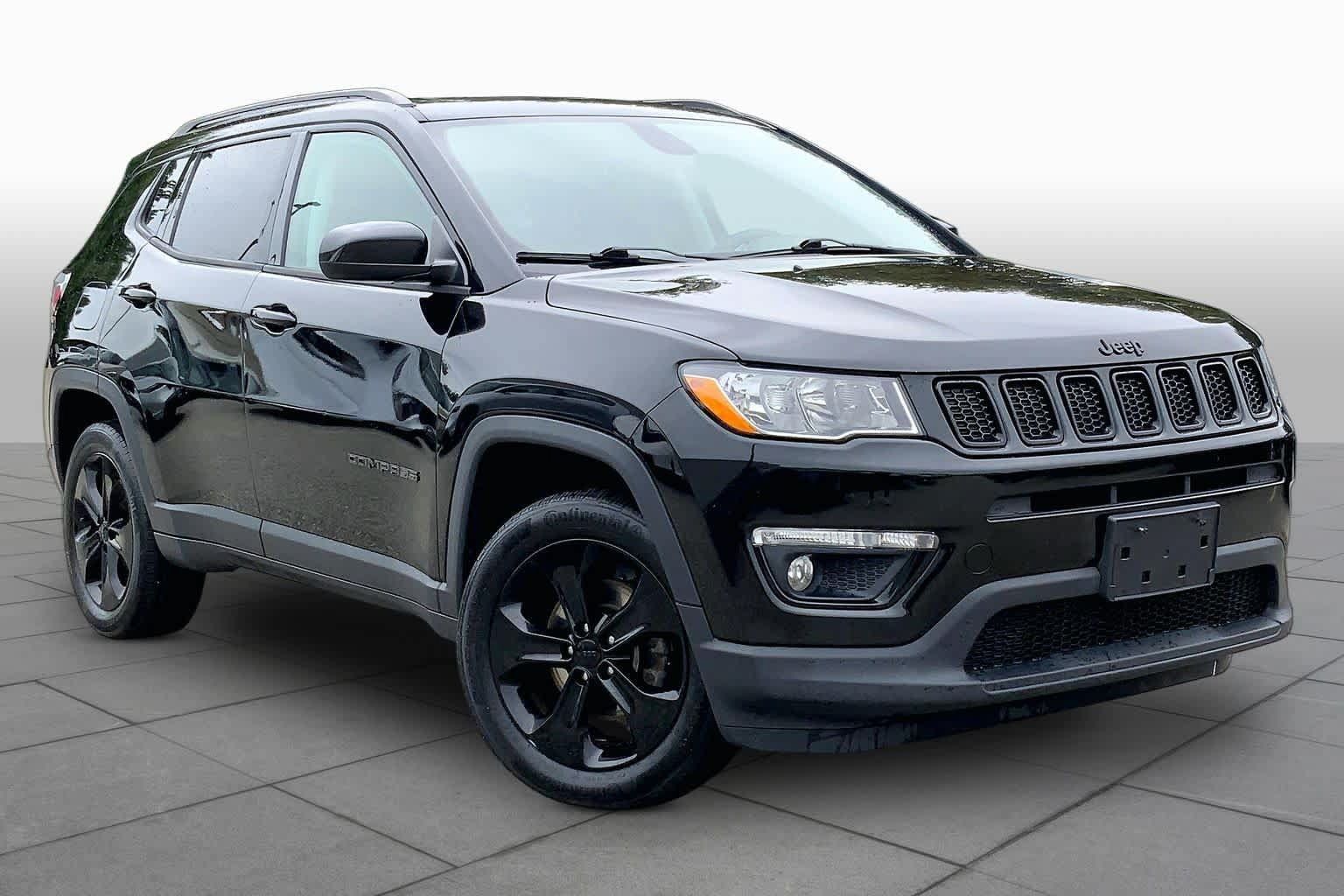 Used 2018 Jeep Compass Latitude w/ Popular Equipment Group AWD/4WD image 3