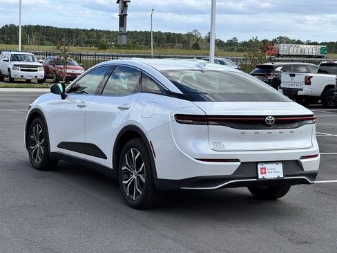 Used 2023 Toyota Crown XLE image 21