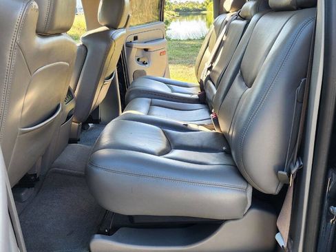 Used 2005 Chevrolet Avalanche LS w/ Preferred Equipment Group image 21