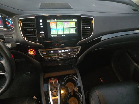 Used 2019 Honda Pilot Touring image 17