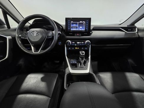 Used 2022 Toyota RAV4 XLE Premium image 14