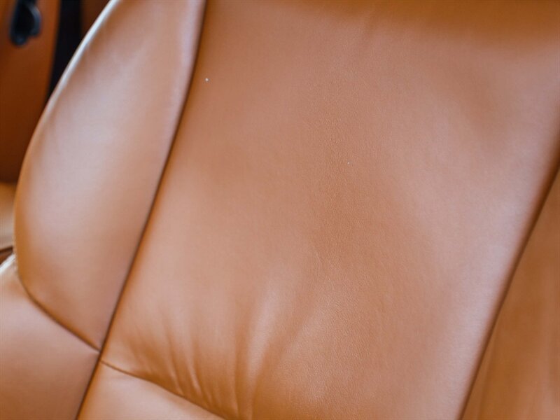 Used 2005 Lexus SC 430 Convertible w/ Preferred Accessory Pkg RWD image 37