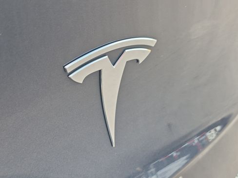 Used 2024 Tesla Model Y Long Range AWD/4WD image 13