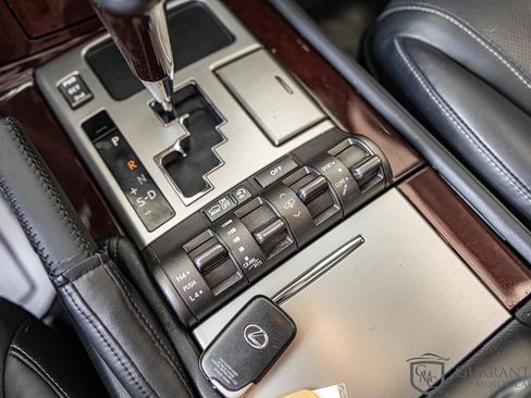 Used 2015 Lexus LX 570 4WD w/ Luxury Package image 32