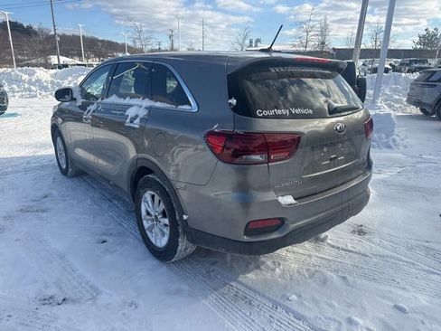 Used 2019 Kia Sorento LX image 3