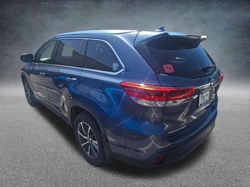 Used 2019 Toyota Highlander XLE AWD/4WD image 6