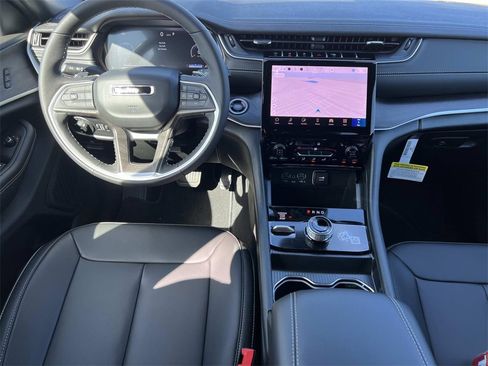 New 2025 Jeep Grand Cherokee Limited image 10