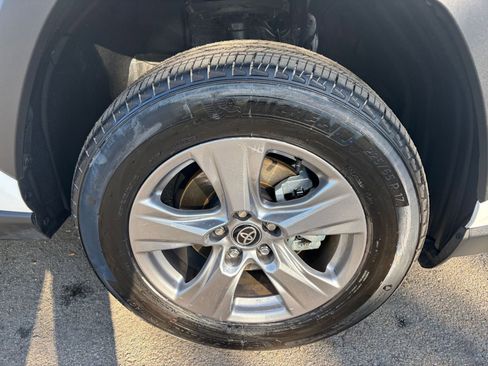 Used 2025 Toyota RAV4 XLE image 40