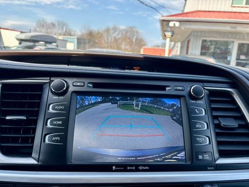 Used 2018 Toyota Highlander XLE image 25