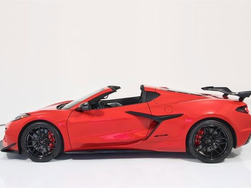Used 2023 Chevrolet Corvette Z06 w/ Z07 Performance Package RWD image 6