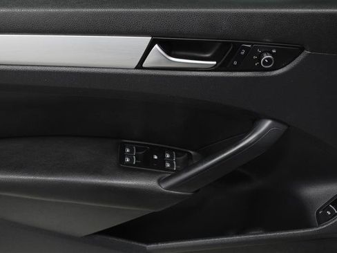 Used 2012 Volkswagen Passat TDI SE FWD image 15