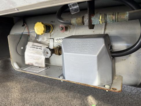 Used 2016 Ford E-450 and Econoline 450 Super Duty w/ Motorhome Prep Package image 10