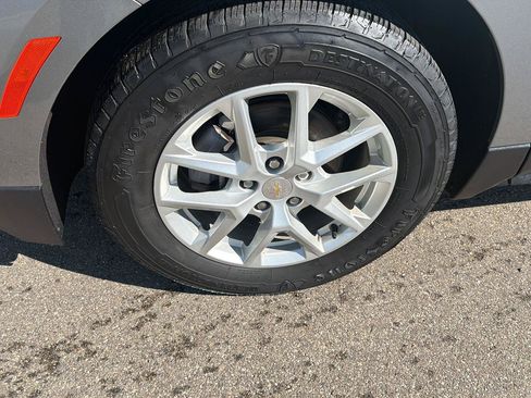 Used 2023 Chevrolet Equinox LS FWD image 9