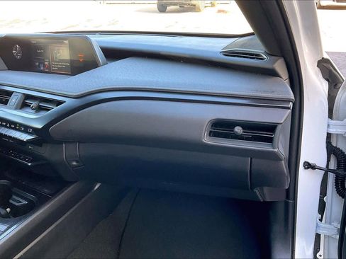 Used 2021 Lexus UX 250h image 18