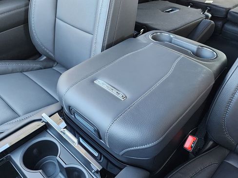 New 2026 GMC Yukon XL Denali w/ Denali Reserve Package image 37