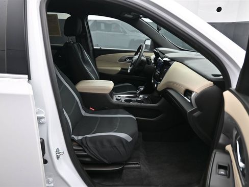 Used 2022 Chevrolet Traverse LS FWD image 9