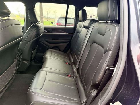 Used 2024 Jeep Grand Cherokee Limited image 11