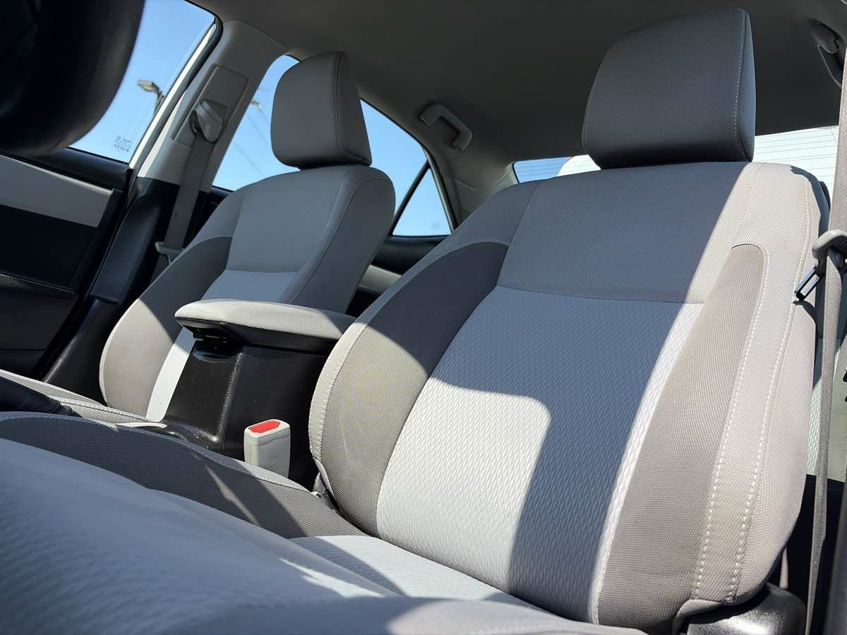 Used 2018 Toyota Corolla LE FWD image 8