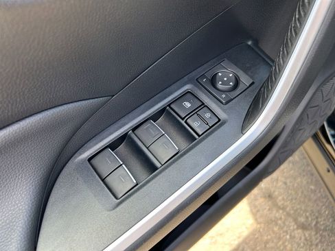 Used 2022 Toyota RAV4 XLE Premium image 24