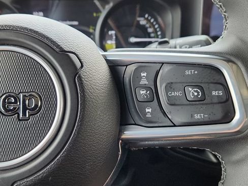 Used 2025 Jeep Wrangler Unlimited Sahara AWD/4WD image 38