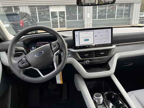 New 2026 Ford Explorer Platinum w/ LUX Leather Package image 17