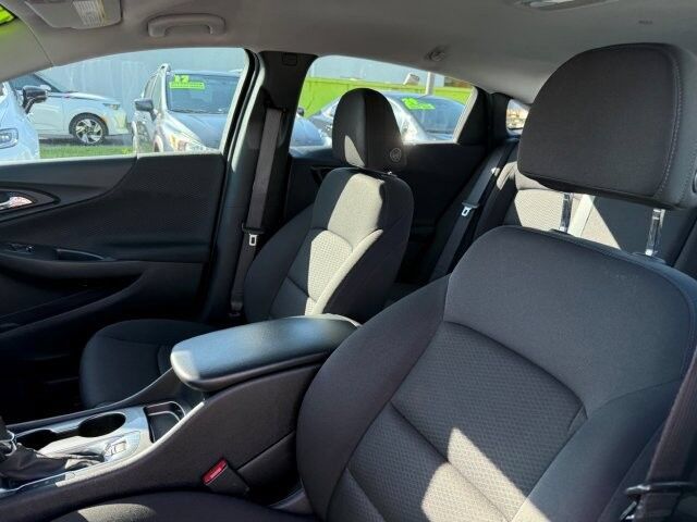 Used 2024 Chevrolet Malibu LS FWD image 12