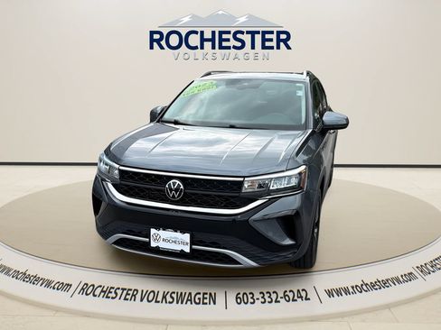 Used 2023 Volkswagen Taos SE w/ Panoramic Sunroof Package AWD/4WD image 1