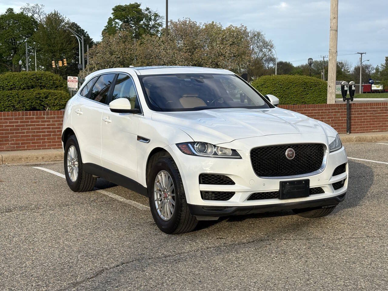 Used 2019 Jaguar F-PACE AWD/4WD image 7
