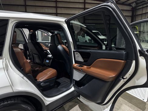 Used 2020 Lincoln Aviator Reserve w/ Equipment Group 201A image 21