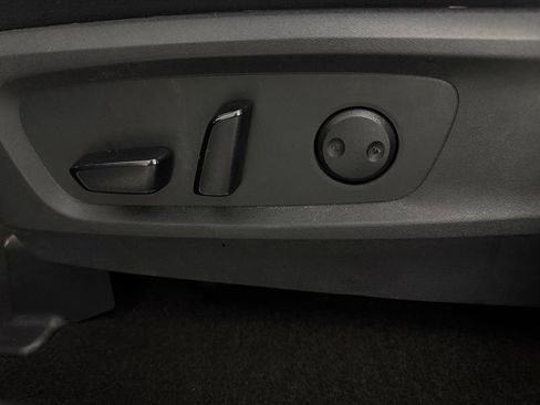 Used 2025 Nissan Pathfinder SL FWD image 25
