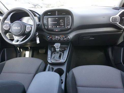 Used 2025 Kia Soul LX w/ LX Technology Package FWD image 6