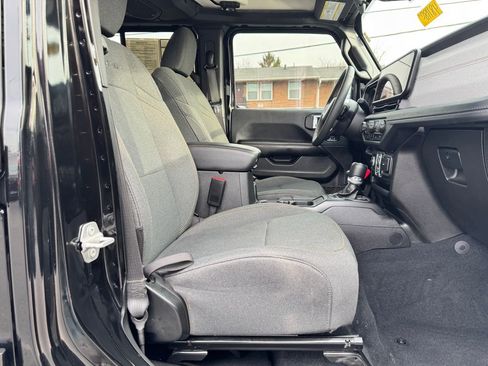 Used 2024 Jeep Wrangler Sahara image 10