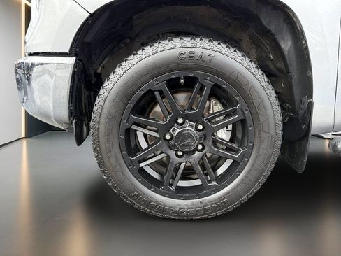 Used 2019 Toyota Tundra SR5 w/ SR5 Upgrade Package AWD/4WD image 10