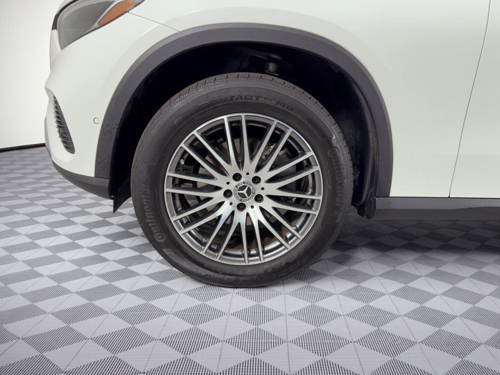Used 2025 Mercedes-Benz GLC 300 image 13