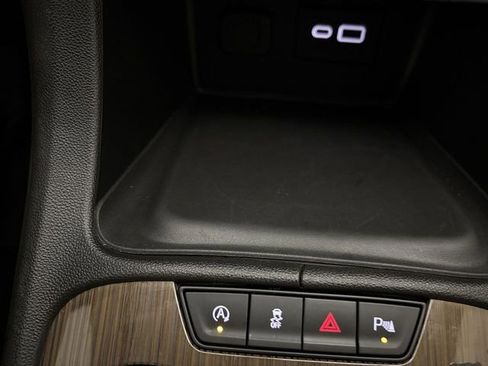 Used 2023 GMC Acadia SLE image 51