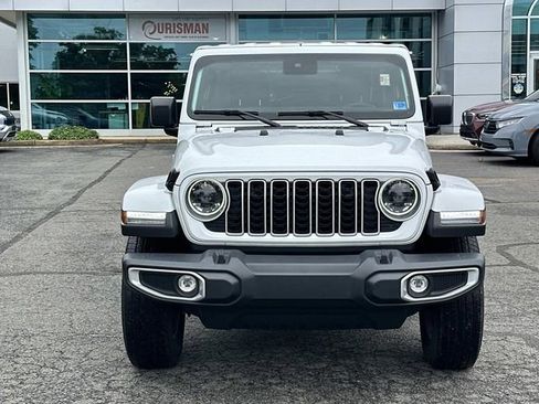 Used 2025 Jeep Wrangler Unlimited Sahara AWD/4WD image 7