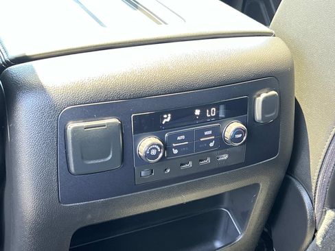 Used 2018 GMC Yukon SLT w/ Open Road Package AWD/4WD image 22