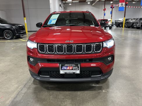 Certified 2025 Jeep Compass Latitude w/ Sun & Sound Group AWD/4WD image 8