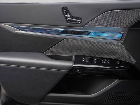 Used 2024 BMW 740i image 34