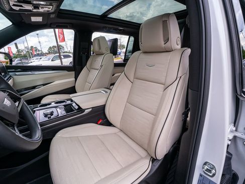 Used 2025 Cadillac Escalade ESV Sport w/ Touring Package AWD/4WD image 30