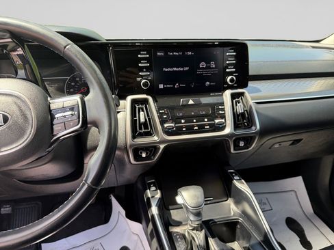 Used 2021 Kia Sorento S w/ Panoramic Sunroof Package AWD/4WD image 12
